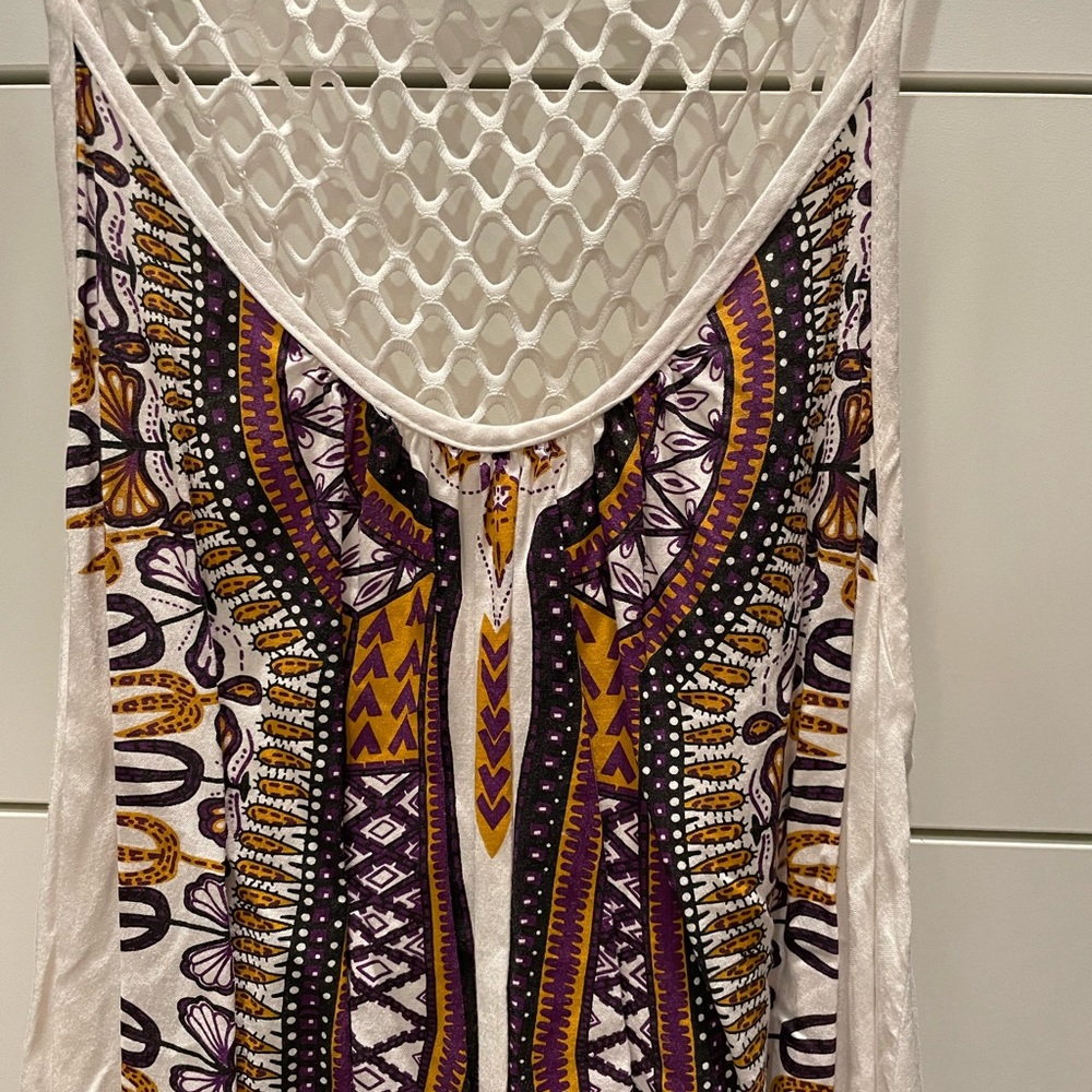 The Sloane Society Size M Patterned White Dress with Back Detail